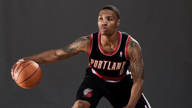 同时吸引了 同时吸引了